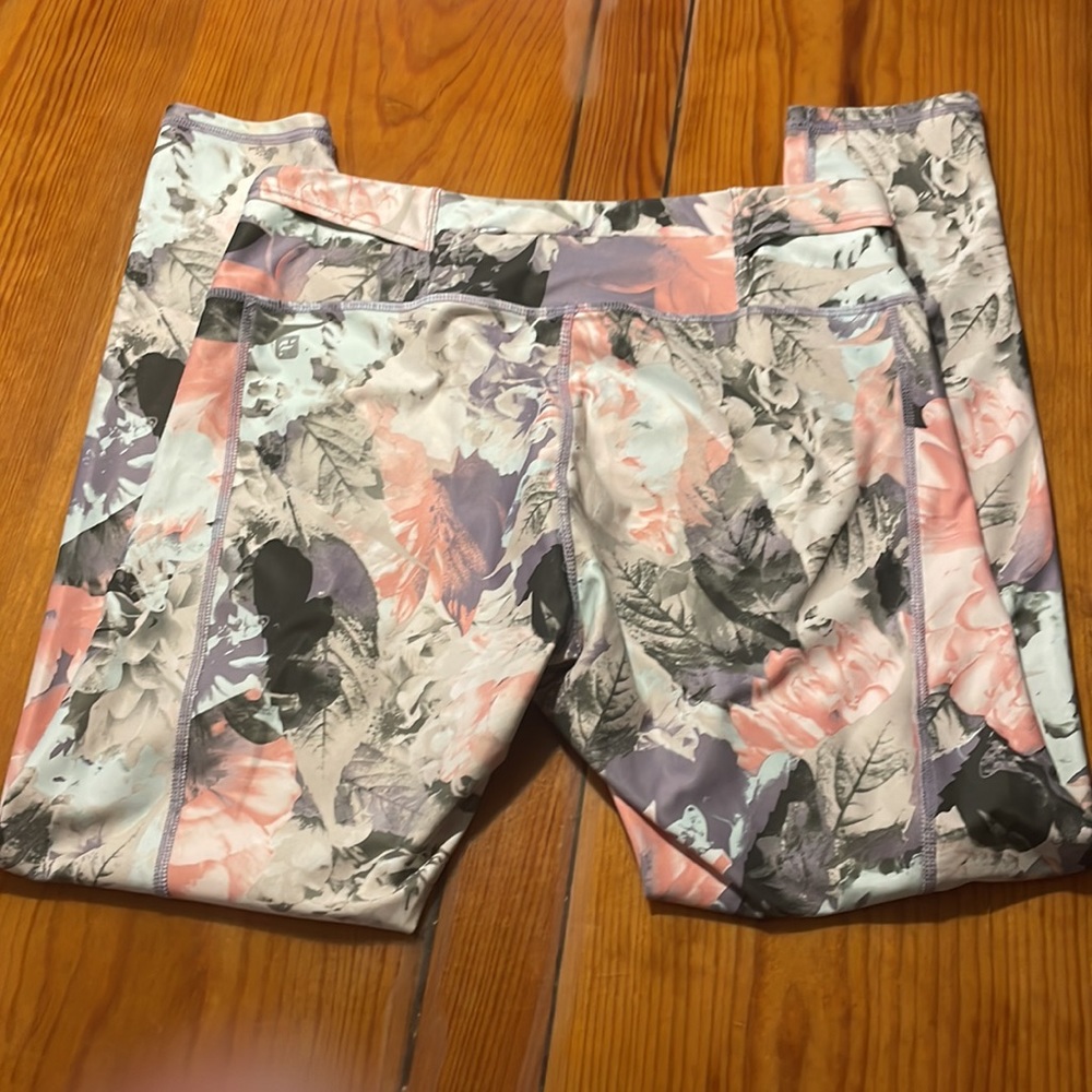 Fabletics floral crop - Picture 4 of 5